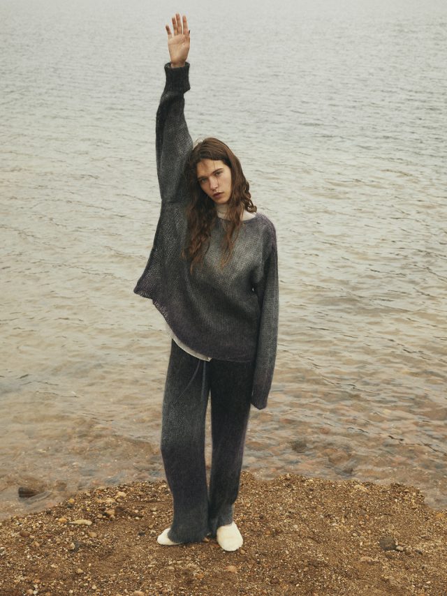 <h6>Light mohair Set-up_Col.multi-gray_Knit 124 & 125<br />
Cotton silk organdie Natural dye Tops_Col.pineapple charcoal gray_Tops 109-1</h6>
