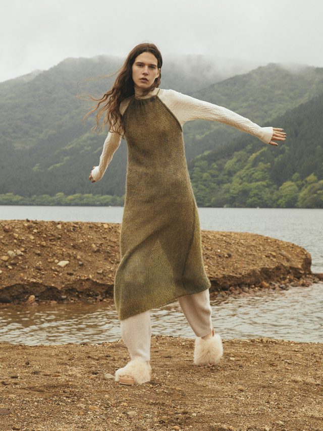 <h6>Wool silk Pullover_Col.natural_Knit 116<br />
Raccoon knit Pants_Col.natural_Knit 084<br />
Light mohair Camisole dress_Col.brown_Knit 126</h6>
