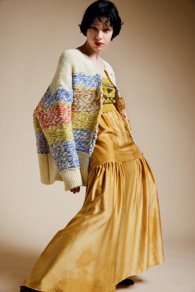 <h6>Raw wool & lame Cardigan_Col.natural_KNIT161<br />
Lame jacquard Bustier_Col.yellow beige_KNIT169<br />
Silk satin Natural dye Skirt_Col.coffee-gold_SKIRT065-5</h6>
