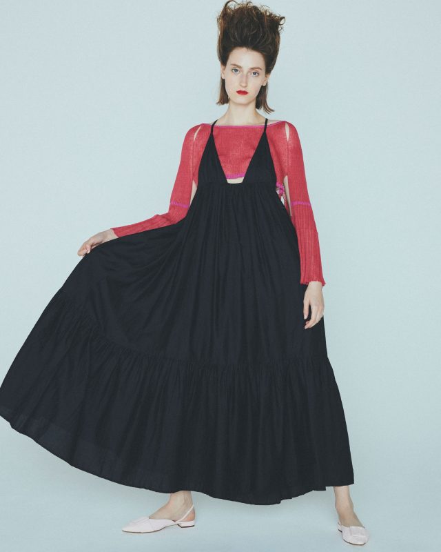 <h6>Cotton satin Dress with botanical dye_logwood-black_DRESS 122<br />
Linen silk knit cape_pink_KNIT 176</h6>
