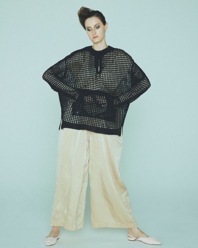 <h6>Japanese paper mesh knit Pullover_black_KNIT 128<br />
Cotton satin Tops_natural_TOPS 123<br />
Silk Pants with white birch dye_white birch-yellow_PANTS 105-12</h6>
